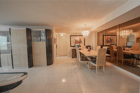 Copropriété à vendre à Sunny Isles Beach, Floride: 2 chambres, 138.24 m2 № 1779544 - photo 21