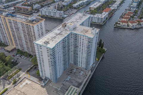 Copropriété à vendre à Sunny Isles Beach, Floride: 2 chambres, 138.24 m2 № 1779544 - photo 2