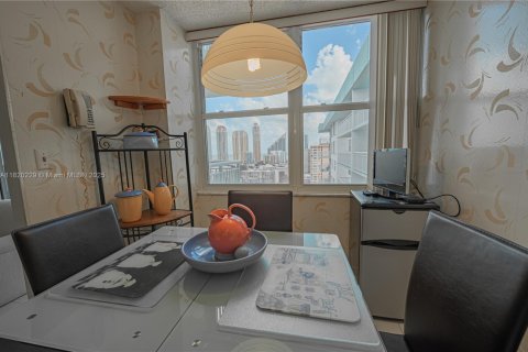 Copropriété à vendre à Sunny Isles Beach, Floride: 2 chambres, 138.24 m2 № 1779544 - photo 15