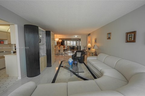 Copropriété à vendre à Sunny Isles Beach, Floride: 2 chambres, 138.24 m2 № 1779544 - photo 12
