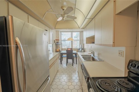 Copropriété à vendre à Sunny Isles Beach, Floride: 2 chambres, 138.24 m2 № 1779544 - photo 14