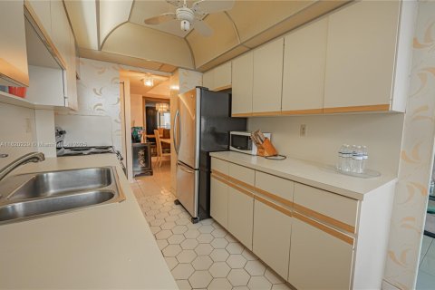 Copropriété à vendre à Sunny Isles Beach, Floride: 2 chambres, 138.24 m2 № 1779544 - photo 19