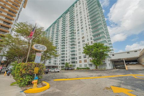 Copropriété à vendre à Sunny Isles Beach, Floride: 2 chambres, 138.24 m2 № 1779544 - photo 1