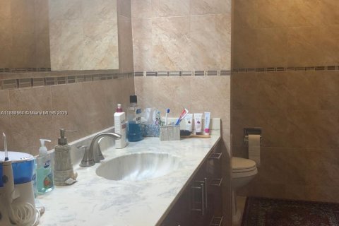 Condominio en venta en Hallandale Beach, Florida, 1 dormitorio, 120.77 m2 № 2087355 - foto 10