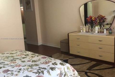 Condominio en Hallandale Beach, Florida, 1 dormitorio  № 2087355