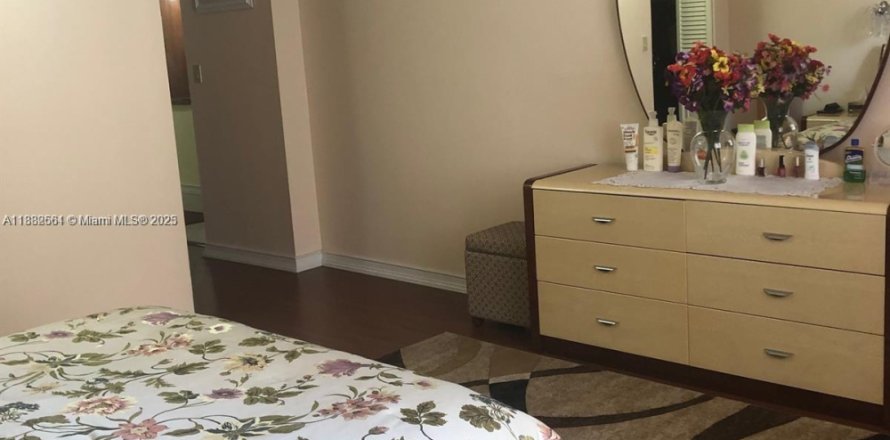 Condominio en Hallandale Beach, Florida, 1 dormitorio  № 2087355