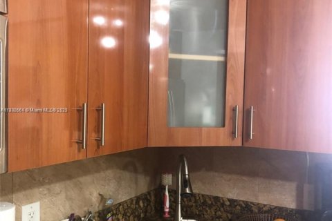 Condominio en venta en Hallandale Beach, Florida, 1 dormitorio, 120.77 m2 № 2087355 - foto 6