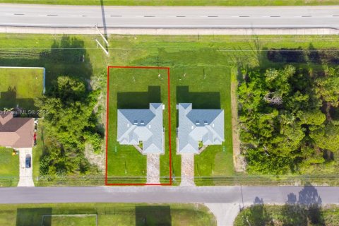 Casa en venta en Lehigh Acres, Florida, 3 dormitorios № 1970643 - foto 4