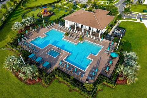 Adosado en venta en Miami, Florida, 3 dormitorios, 123.37 m2 № 2069719 - foto 16