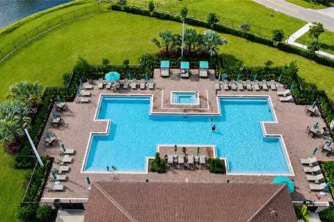 Adosado en venta en Miami, Florida, 3 dormitorios, 123.37 m2 № 2069719 - foto 13