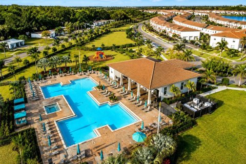 Adosado en venta en Miami, Florida, 3 dormitorios, 123.37 m2 № 2069719 - foto 17