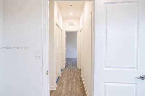 Adosado en venta en Miami, Florida, 3 dormitorios, 123.37 m2 № 2069719 - foto 8