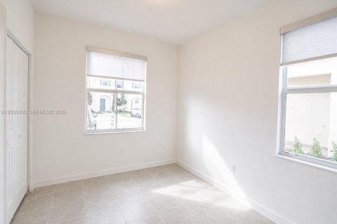 Adosado en venta en Miami, Florida, 3 dormitorios, 123.37 m2 № 2069719 - foto 11