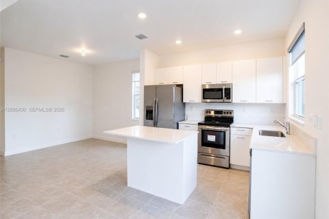 Adosado en venta en Miami, Florida, 3 dormitorios, 123.37 m2 № 2069719 - foto 5