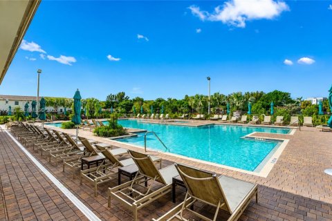 Adosado en venta en Miami, Florida, 3 dormitorios, 123.37 m2 № 2069719 - foto 14