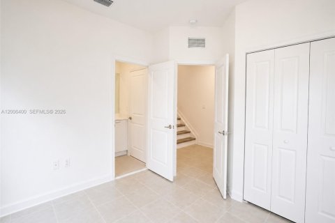 Adosado en venta en Miami, Florida, 3 dormitorios, 123.37 m2 № 2069719 - foto 10