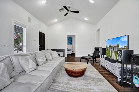Villa ou maison à vendre à Stuart, Floride: 4 chambres, 188.31 m2 № 2070824 - photo 12