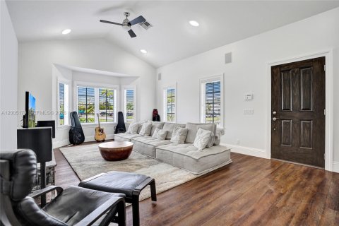 Villa ou maison à vendre à Stuart, Floride: 4 chambres, 188.31 m2 № 2070824 - photo 11