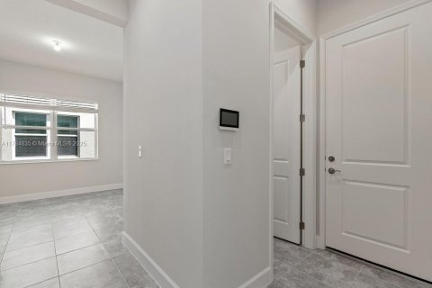 House in Westlake, Florida 4 bedrooms, 277.03 sq.m. № 1861458 - photo 13