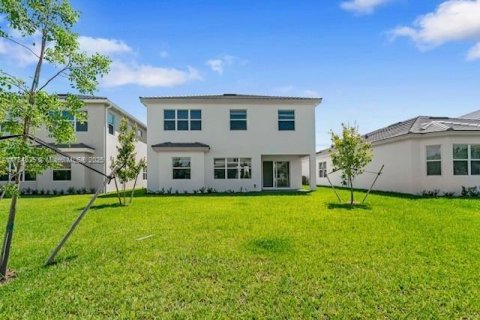 House in Westlake, Florida 4 bedrooms, 277.03 sq.m. № 1861458 - photo 21