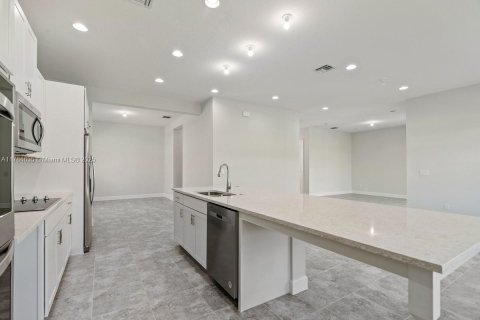 House in Westlake, Florida 4 bedrooms, 277.03 sq.m. № 1861458 - photo 10