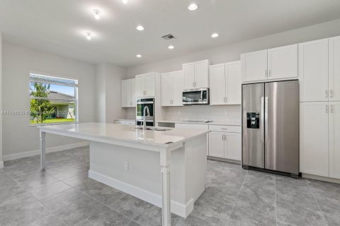 House in Westlake, Florida 4 bedrooms, 277.03 sq.m. № 1861458 - photo 6