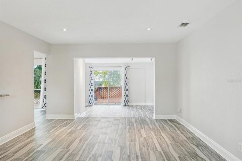 Casa en alquiler en Saint Petersburg, Florida, 3 dormitorios, 167.32 m2 № 1837309 - foto 4