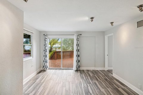 Casa en alquiler en Saint Petersburg, Florida, 3 dormitorios, 167.32 m2 № 1837309 - foto 24
