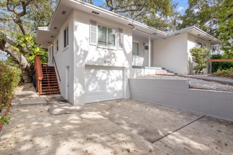 Casa en alquiler en Saint Petersburg, Florida, 3 dormitorios, 167.32 m2 № 1837309 - foto 1