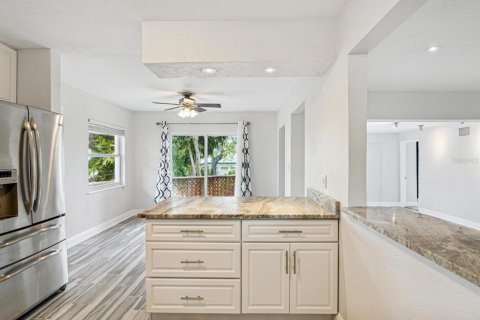 Casa en alquiler en Saint Petersburg, Florida, 3 dormitorios, 167.32 m2 № 1837309 - foto 16