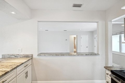 Casa en alquiler en Saint Petersburg, Florida, 3 dormitorios, 167.32 m2 № 1837309 - foto 19