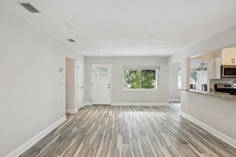Casa en alquiler en Saint Petersburg, Florida, 3 dormitorios, 167.32 m2 № 1837309 - foto 23