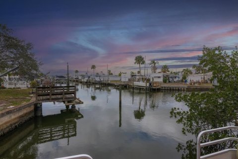 Casa en alquiler en Saint Petersburg, Florida, 3 dormitorios, 167.32 m2 № 1837309 - foto 2