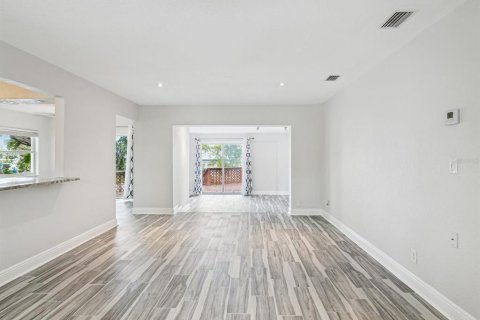 Casa en alquiler en Saint Petersburg, Florida, 3 dormitorios, 167.32 m2 № 1837309 - foto 5