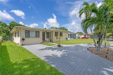 Casa en venta en Miami Springs, Florida, 3 dormitorios, 183.95 m2 № 1850400 - foto 4