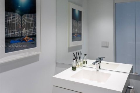 Condominio en venta en Miami Beach, Florida, 2 dormitorios, 138.42 m2 № 2089237 - foto 13