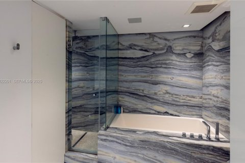 Condominio en venta en Miami Beach, Florida, 2 dormitorios, 138.42 m2 № 2089237 - foto 21