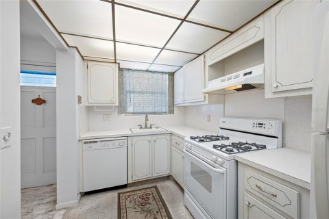 Condo in Saint Petersburg, Florida, 1 bedroom  № 1804683 - photo 11