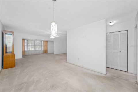 Condo in Saint Petersburg, Florida, 1 bedroom  № 1804683 - photo 15