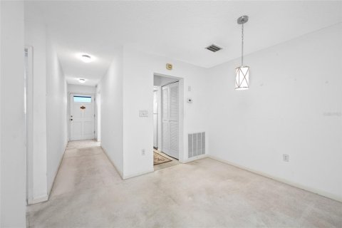 Condo in Saint Petersburg, Florida, 1 bedroom  № 1804683 - photo 13