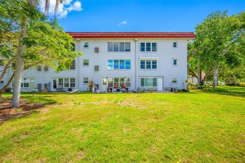 Condo in Saint Petersburg, Florida, 1 bedroom  № 1804683 - photo 1