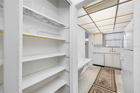 Condo in Saint Petersburg, Florida, 1 bedroom  № 1804683 - photo 12
