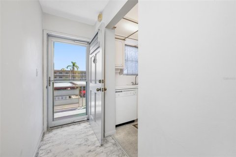 Condo in Saint Petersburg, Florida, 1 bedroom  № 1804683 - photo 4