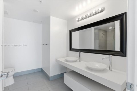 Condominio en venta en Miami, Florida, 2 dormitorios, 104.14 m2 № 2029903 - foto 19