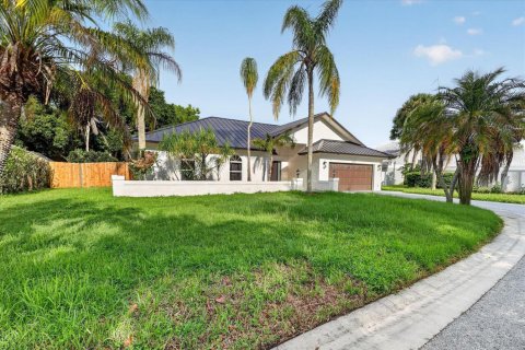 House in Palm City, Florida 4 bedrooms, 204.29 sq.m. № 2344230 - photo 2