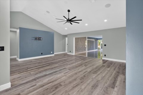 House in Palm City, Florida 4 bedrooms, 204.29 sq.m. № 2344230 - photo 8
