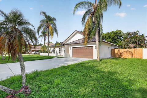 House in Palm City, Florida 4 bedrooms, 204.29 sq.m. № 2344230 - photo 6