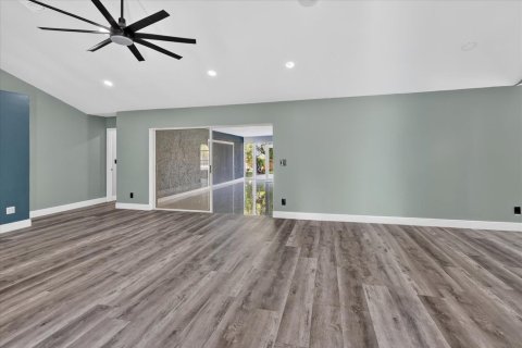 House in Palm City, Florida 4 bedrooms, 204.29 sq.m. № 2344230 - photo 9