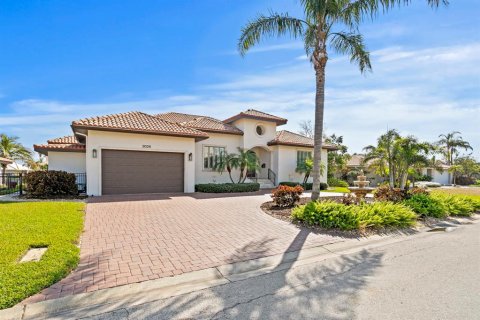 Casa en venta en Saint Petersburg, Florida, 4 dormitorios, 318.19 m2 № 1548573 - foto 1