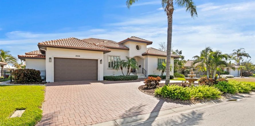 Casa en Saint Petersburg, Florida 4 dormitorios, 318.19 m2 № 1548573